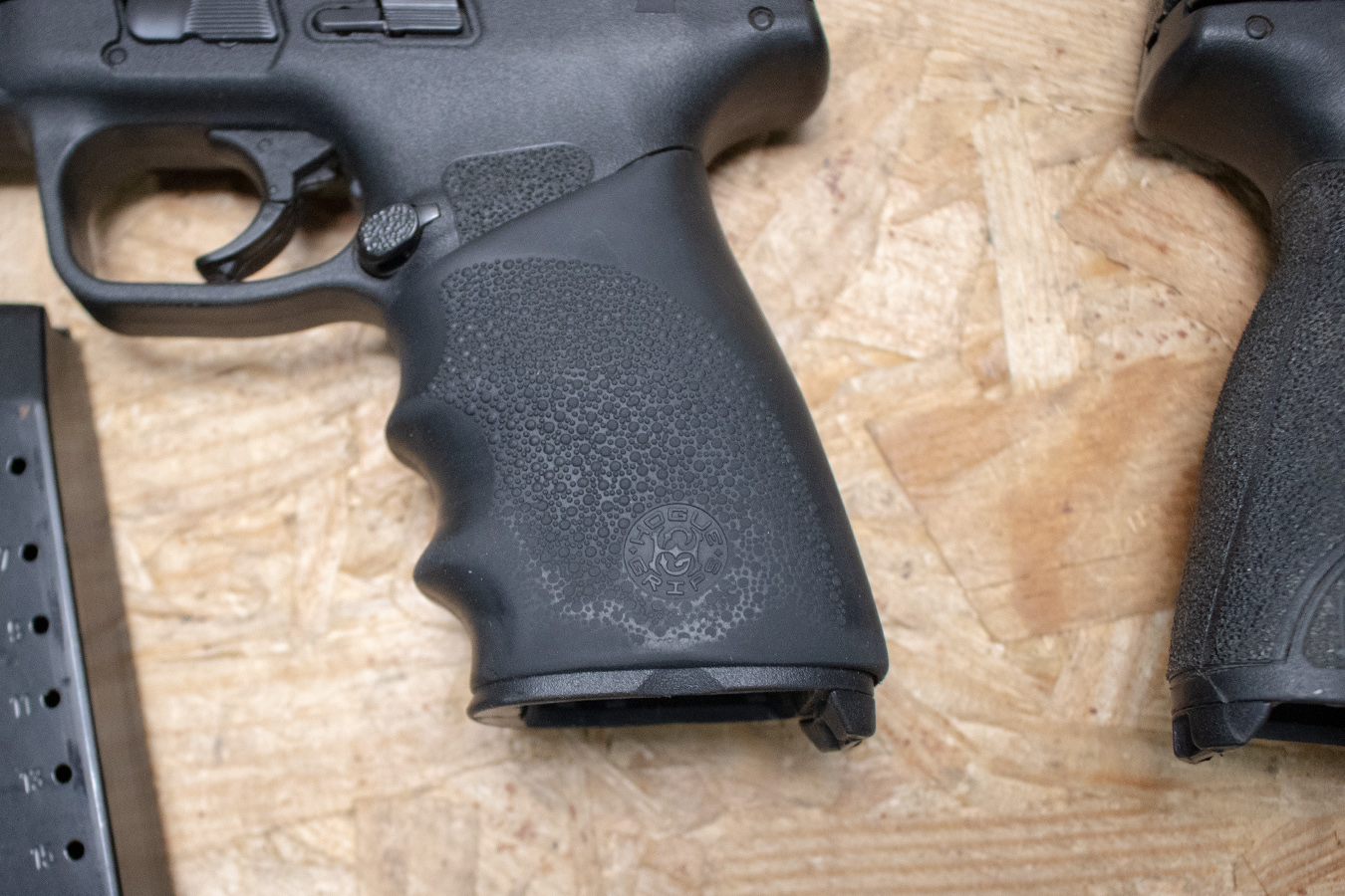 SMITH AND WESSON M&P40 M2.0 40 S&W Police Trade-In Pistols with Night Sights (Good Condition)